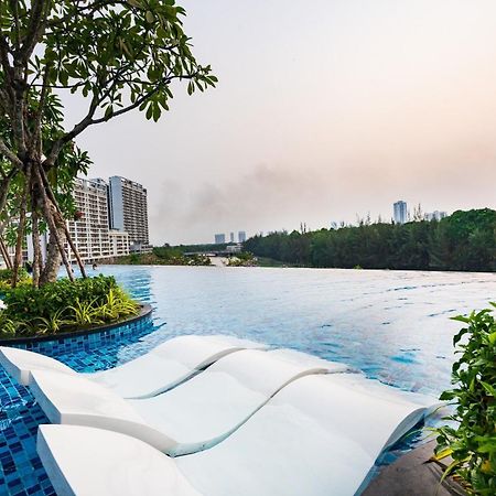 Апарт отель Convinia Luxury The Peak Midtown Хошимин Экстерьер фото
