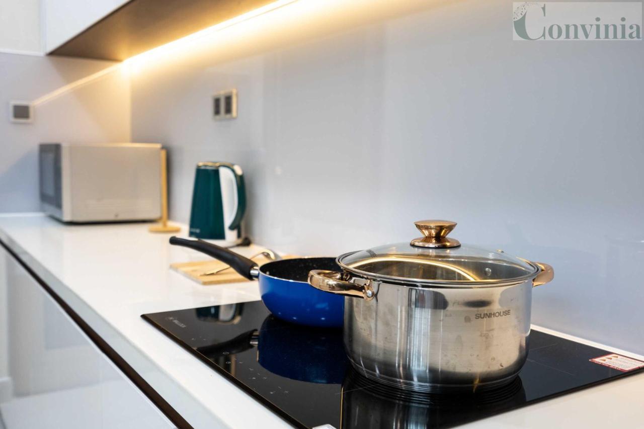 Апарт отель Convinia Luxury The Peak Midtown Хошимин Экстерьер фото