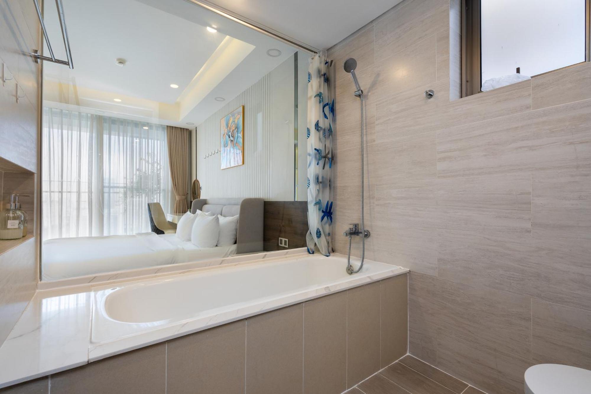 Апарт отель Convinia Luxury The Peak Midtown Хошимин Экстерьер фото